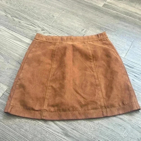HOLLISTER |  Brown faux suede button up mini skirt - Picture 10 of 10